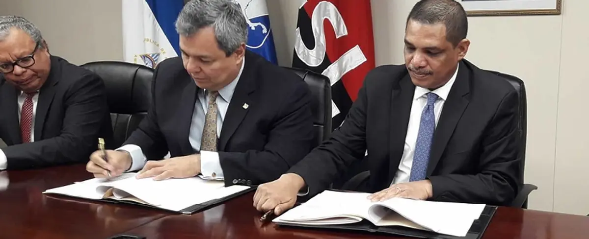 Nicaragua y BCIE firman convenio para mejorar la conectividad aérea y terrestre del país