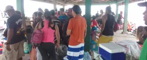 Veraneantes llegan a las playas de El Bluff para sofocar el calor