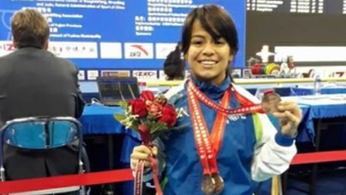 Alejandra en Panamericano de Pesas en Guatemala
