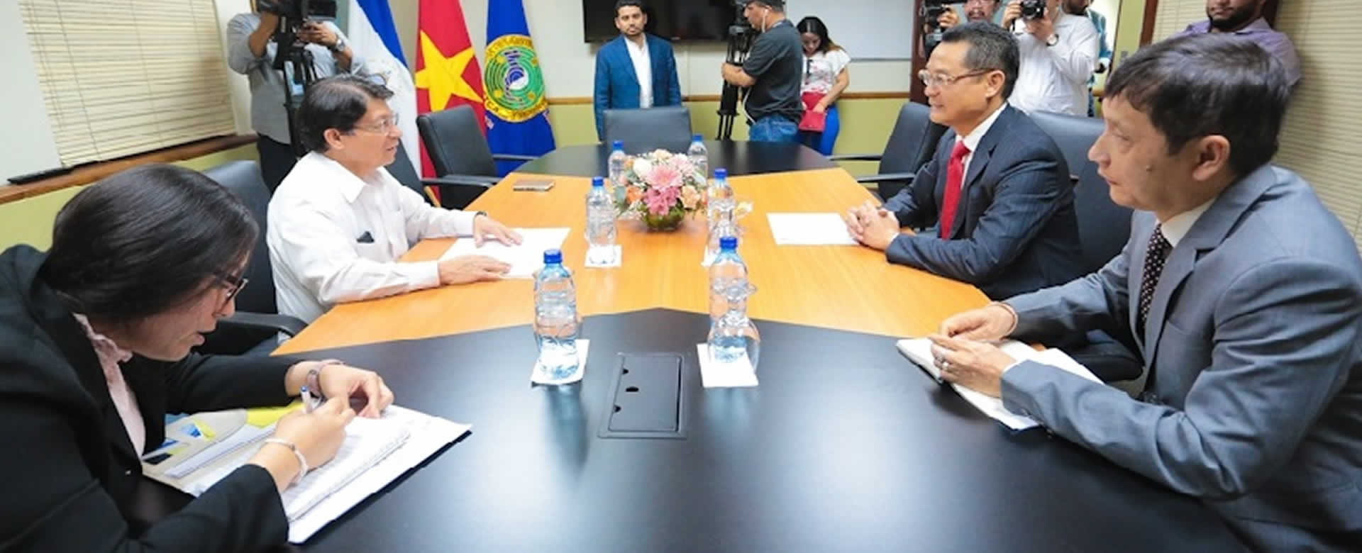 Canciller Denis Moncada recibe cartas de estilo de Filipinas, Hungría y Vietnam