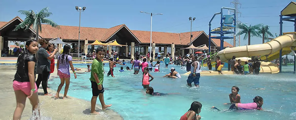 Parque Acuático recibió a las familias que no quisieron salir de la capital