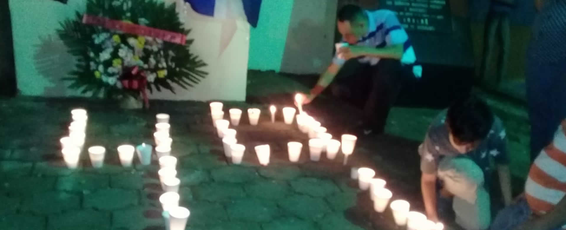León rinde homenaje a Enrique Lorente y Luisa Amanda Espinoza tras el paso a su inmortalidad