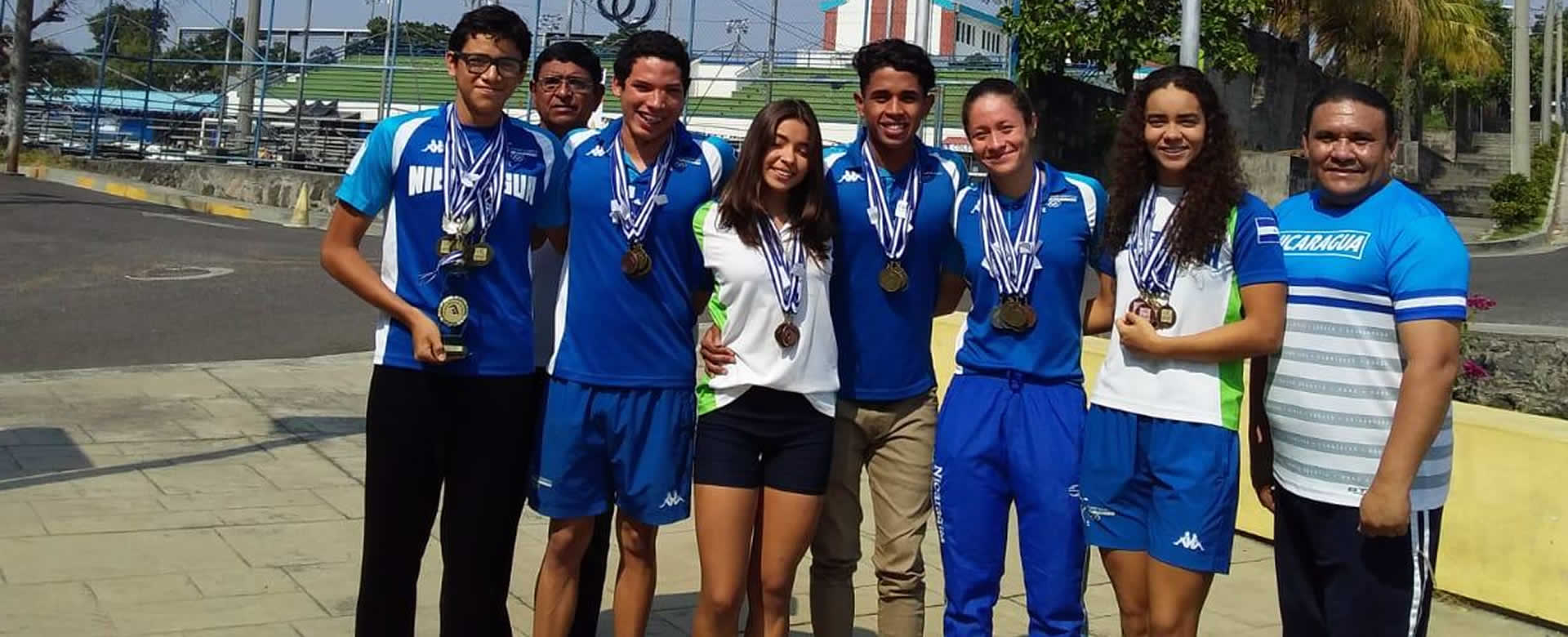 Nadadores nicas con buena cosecha de medallas en el Salvador