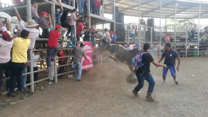 Familias de San Rafael del Sur disfrutaron de una alegre corrida de toros
