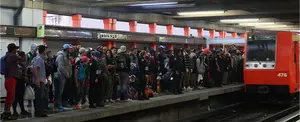 Mujer muere en el metro de Ciudad de México tras sufrir un infarto cerebral y no recibir ayuda durante 26 horas