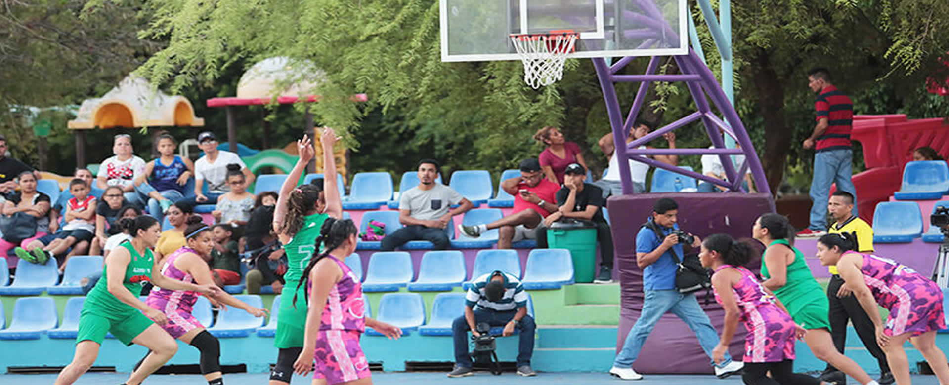 Doce equipos de baloncesto femenil se disputan primer lugar del torneo "Luisa Amanda Espinoza"