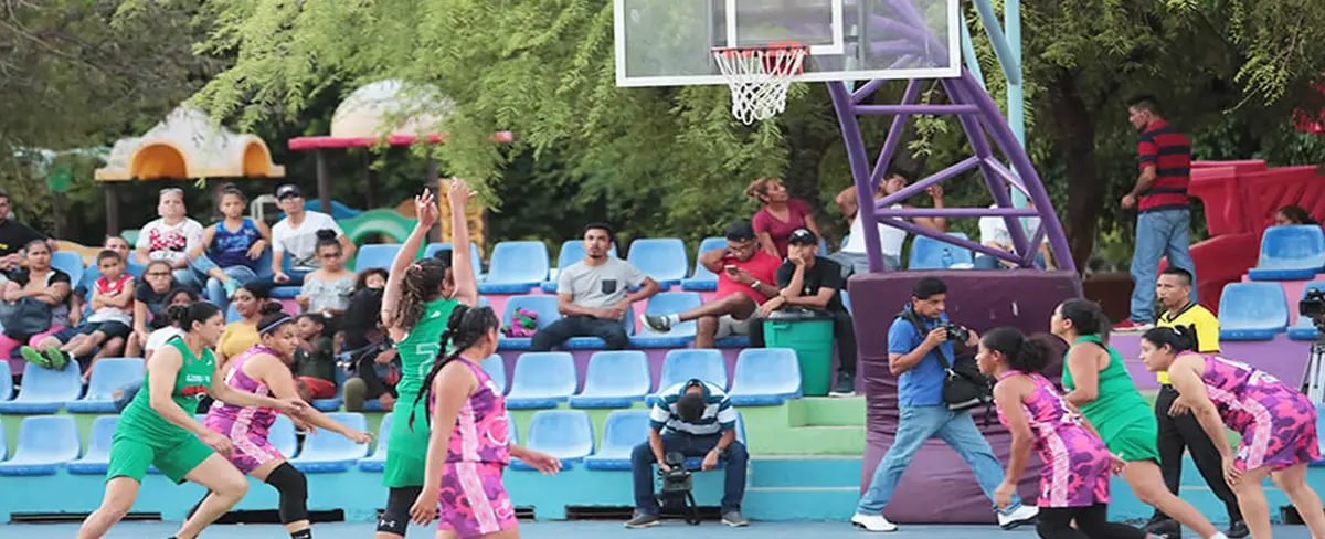 Doce equipos de baloncesto femenil se disputan primer lugar del torneo "Luisa Amanda Espinoza"