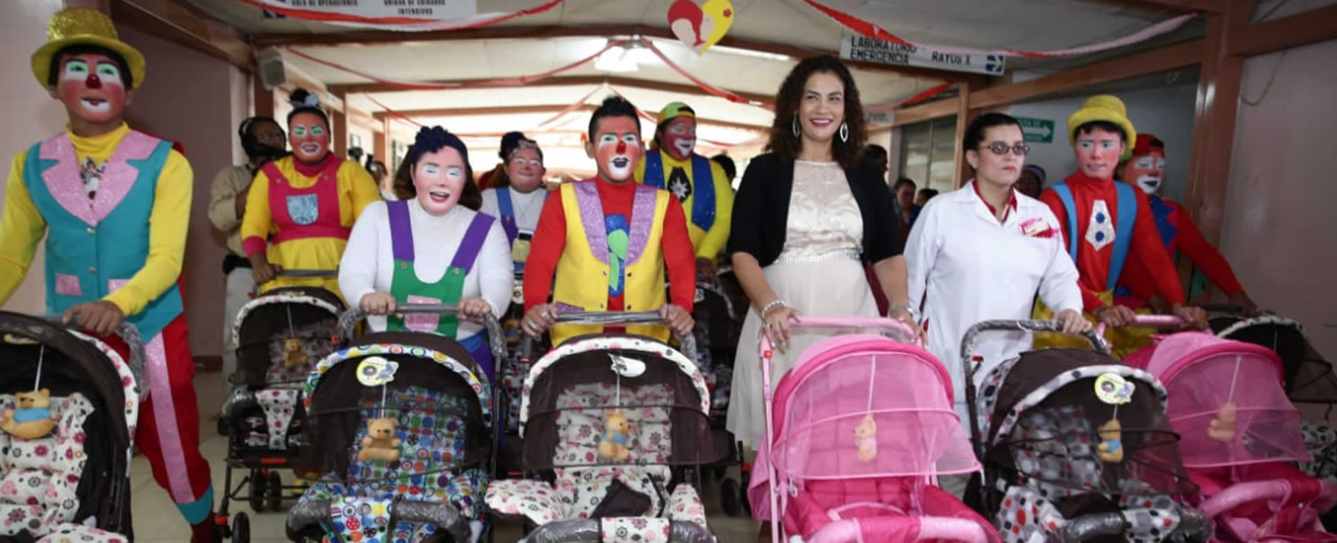 Alcaldesa de Managua felicita a mamás en el hospital Fernando Vélez Paiz