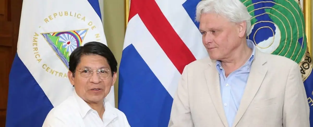 Canciller de Nicaragua recibe copias de estilo de los Embajadores de Islandia y Benin