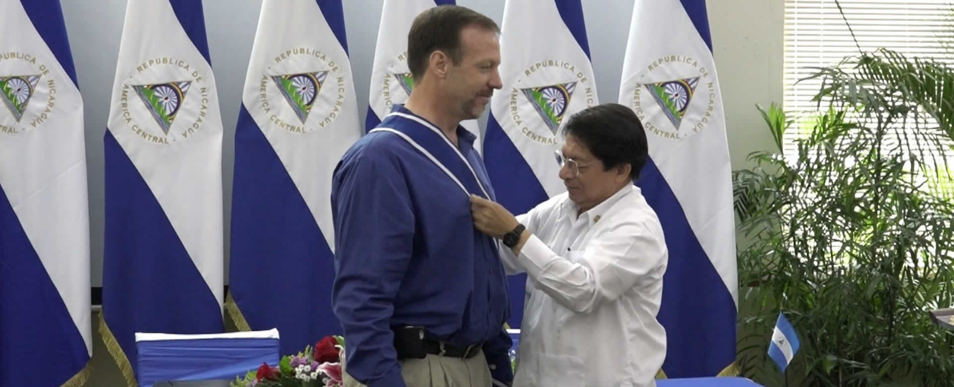 Gobierno entrega orden "José de Marcoleta" en el Grado de "Gran Cruz" a director de Christian Aid Ministries