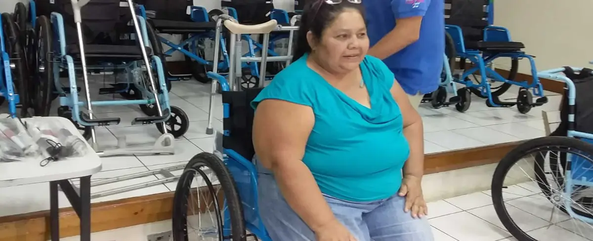 MINSA junto al Programa "Todos con Voz" entregan medios auxiliares a personas con discapacidad