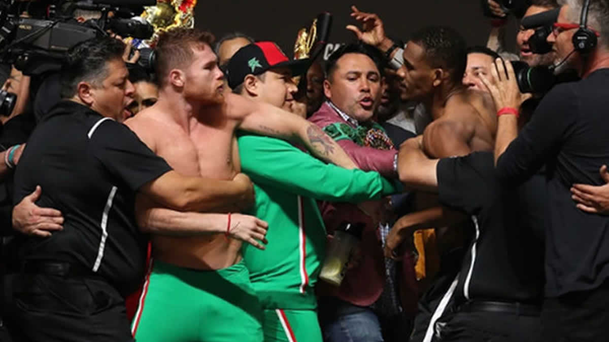 Canelo Álvarez y Daniel Jacobs casi inician la pelea en el careo previo