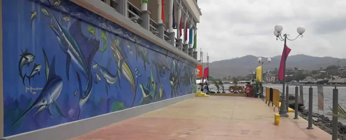 Bellezas del mar son plasmadas en un mural en San Juan del Sur
