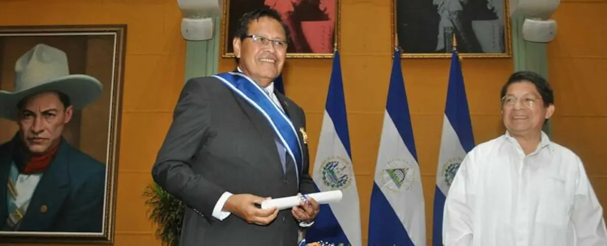 Canciller de Nicaragua condecora al embajador de El Salvador por su excelente labor diplomática