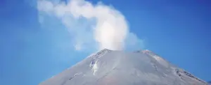 VIDEOS: Nueva explosión del volcán Popocatépetl deja una extensa columna de ceniza