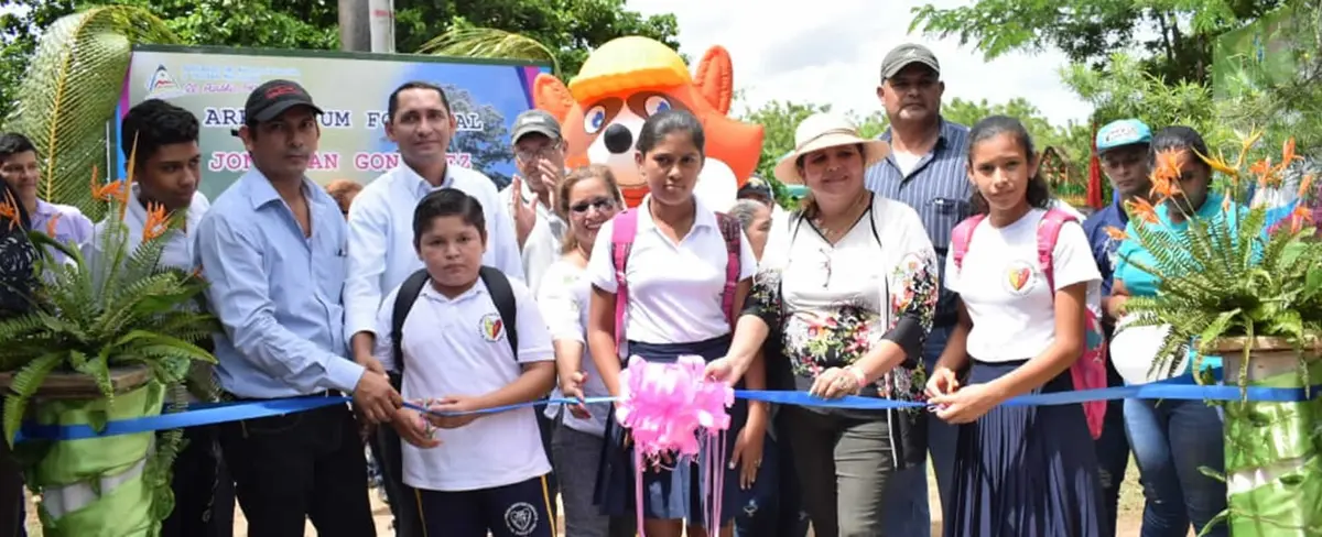 Sauceños inauguran Arboretum en el Instituto Jonathan González