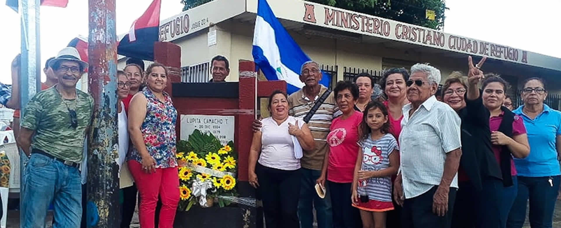 Familias de Monseñor Lezcano rinden homenaje a Lupita Camacho