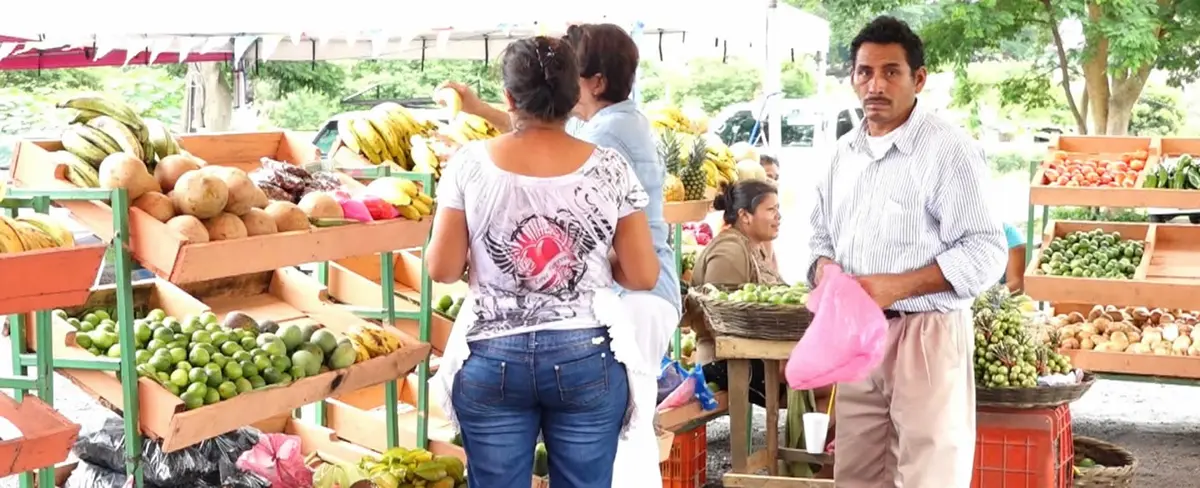 Mercadito campesino fortalece la economía familiar