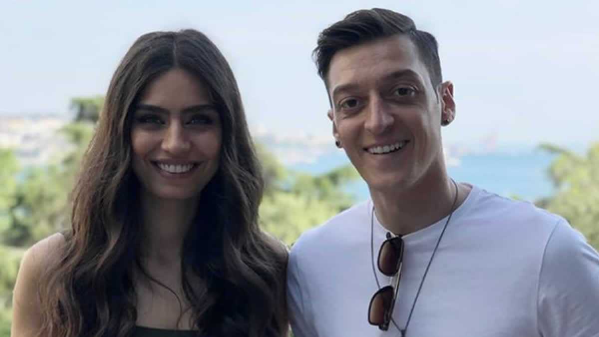 Mesul Ozil y su esposa Amine Gulse financiarán mil operaciones quirúrgicas a niños necesitados
