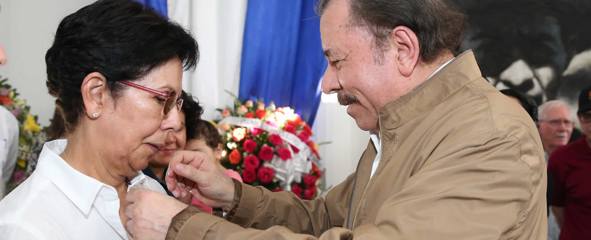 Presidente Daniel Ortega condecora póstumamente con la Orden General Augusto C. Sandino al Comandante Guerrillero Raúl Venerio