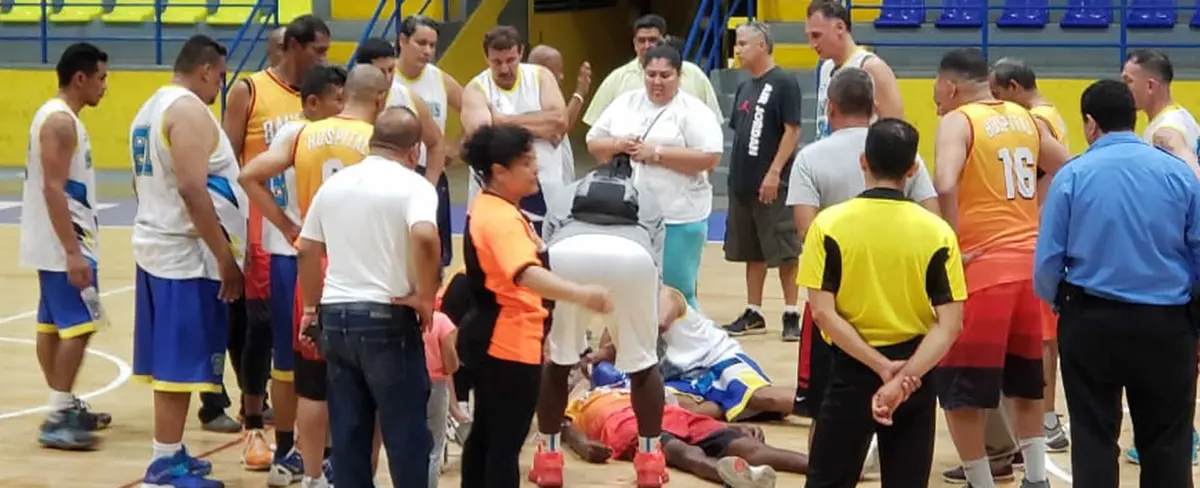 Basquetbolista fallece mientras jugaba en el Polideportivo España