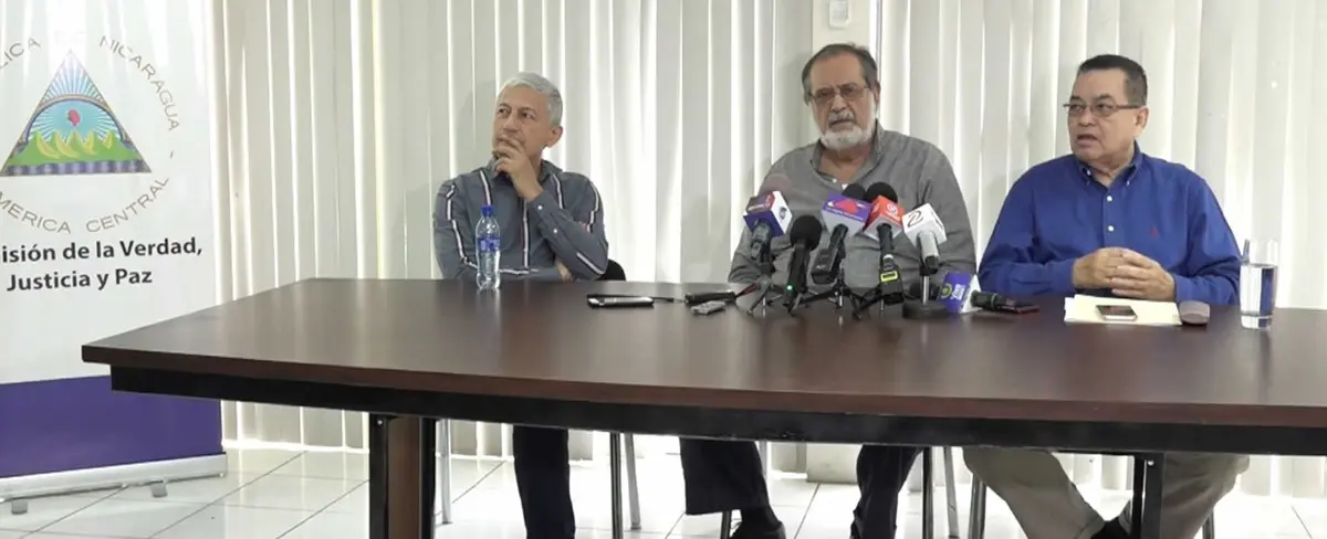 Comisión de la Verdad, Justicia y Paz, se reúne con el Comisionado en retiro Francisco Bautista Lara