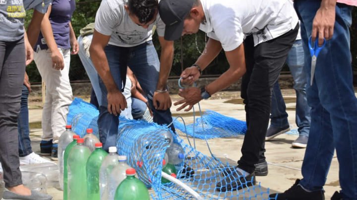 Ambientaslitas instalan Nica Bardas en el Río Chiquito de León