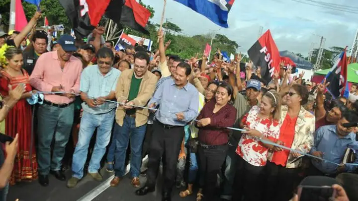 Autoridades MTI proyecto carretera