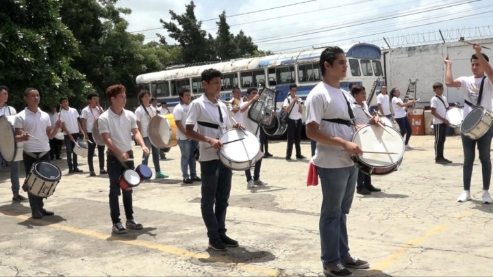 Instituto Ramírez Goyena se prepara para los desfiles patrios