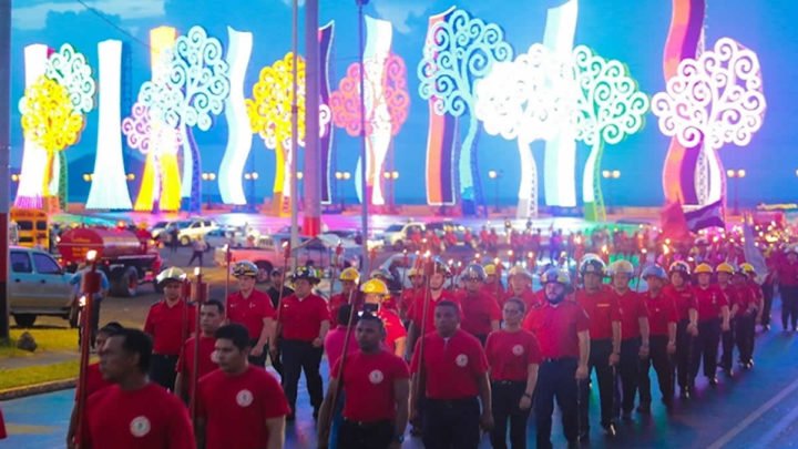 Bomberos aniversario fundación desfile