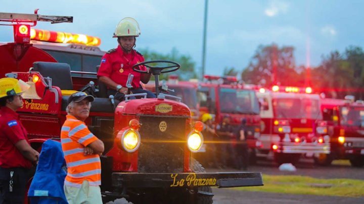 Bomberos aniversario fundación desfile