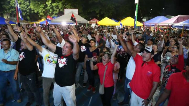 Capitalinos realizan las vigilias revolucionarias en celebración al 19 de julio