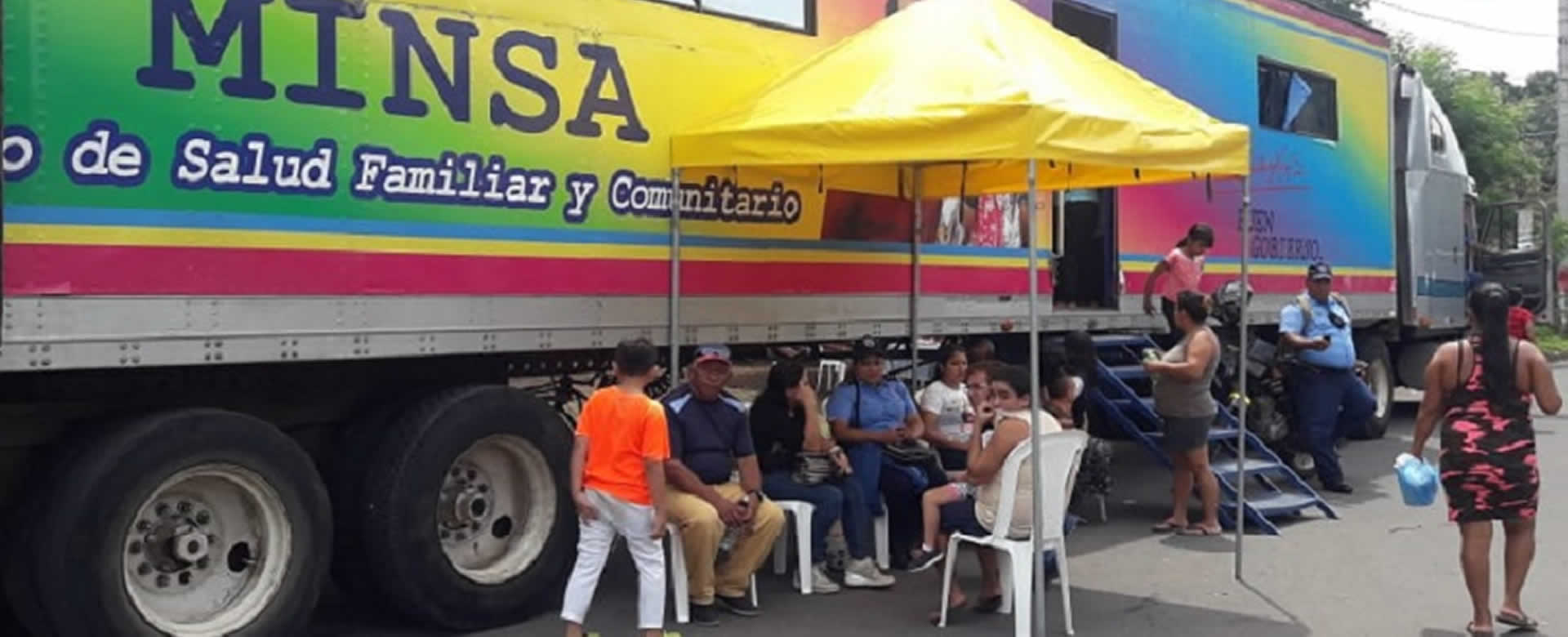 Clínica Móvil lleva salud gratuita a familias del barrio Benedicto Valverde