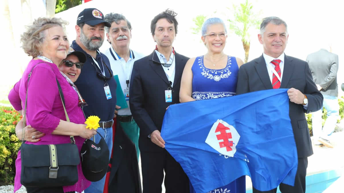 Delegados internacionales rinden homenaje a los Comandantes de la Revolución