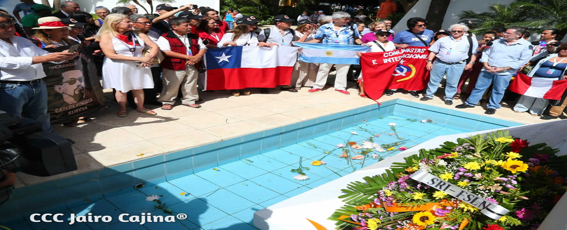 Delegados Internacionales veneran a los Comandantes de la Revolución
