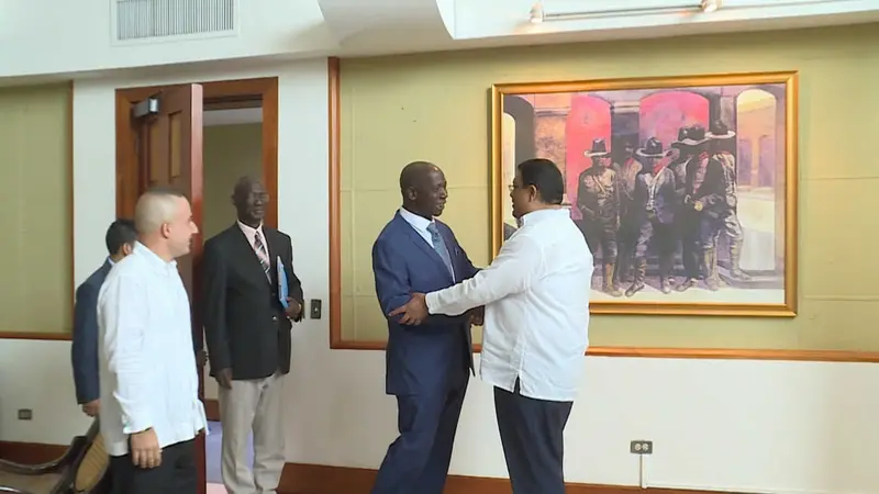 Embajadores de Belice y Guinea presentan Copias de Estilos