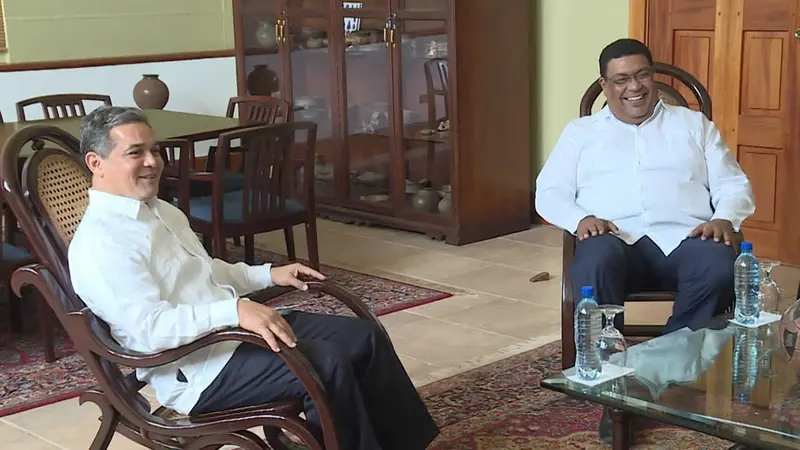 Embajadores de Belice y Guinea presentan Copias de Estilos