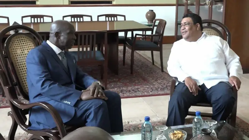 Embajadores de Belice y Guinea presentan Copias de Estilos