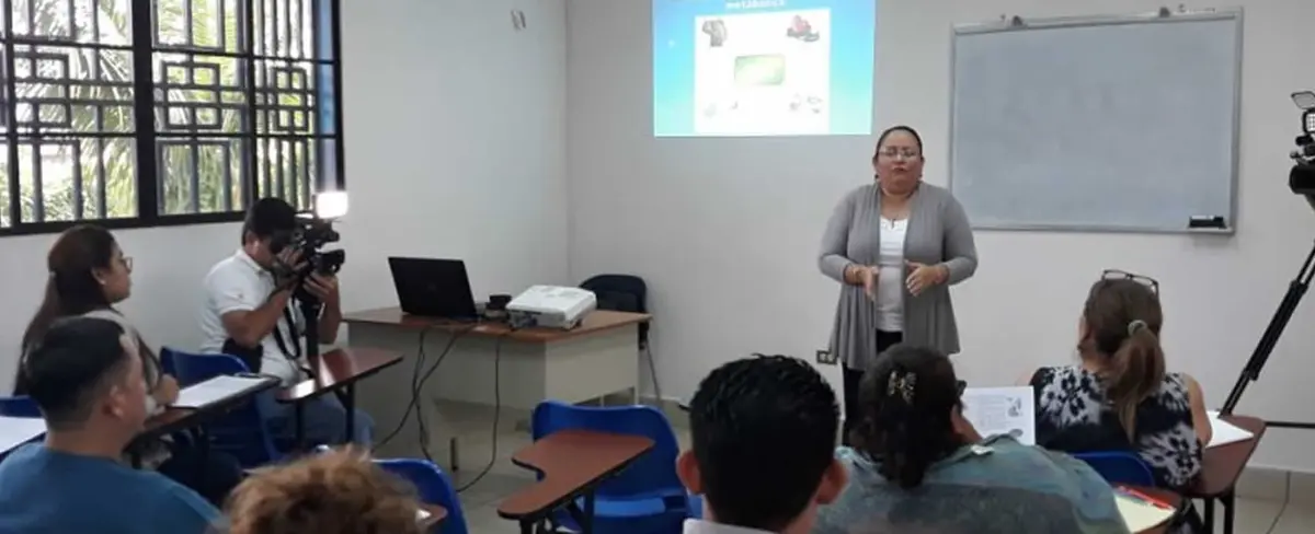 Especialistas de medicina natural fortalecen sus conocimientos