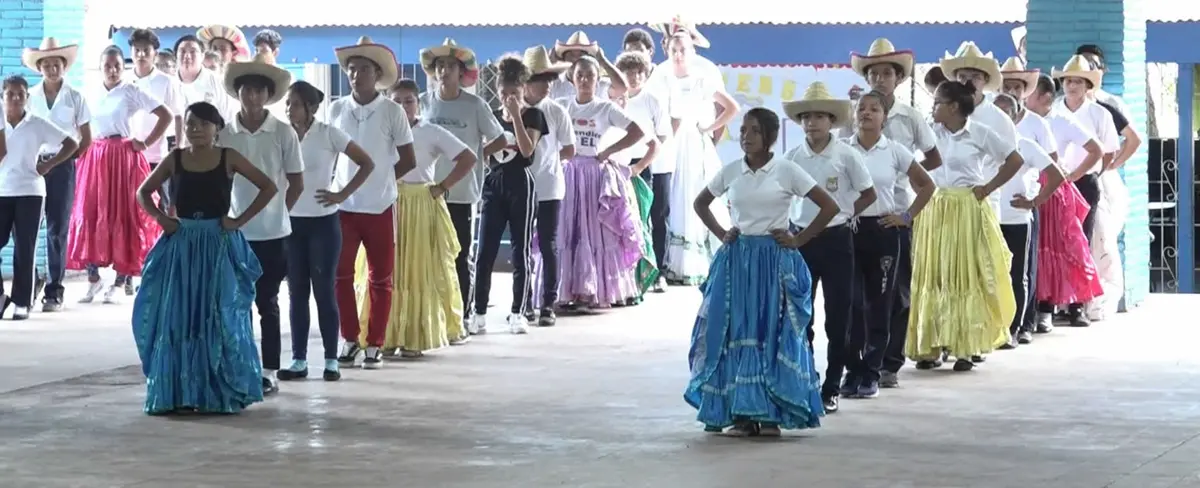 Estudiantes del Miguel Bonilla se preparan para las fiestas patrias