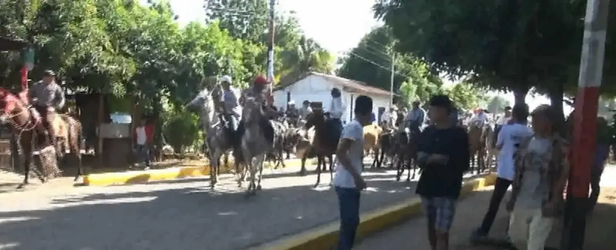 Espectacular tope de toros da inicio a las fiestas patronales en Villa El Carmen