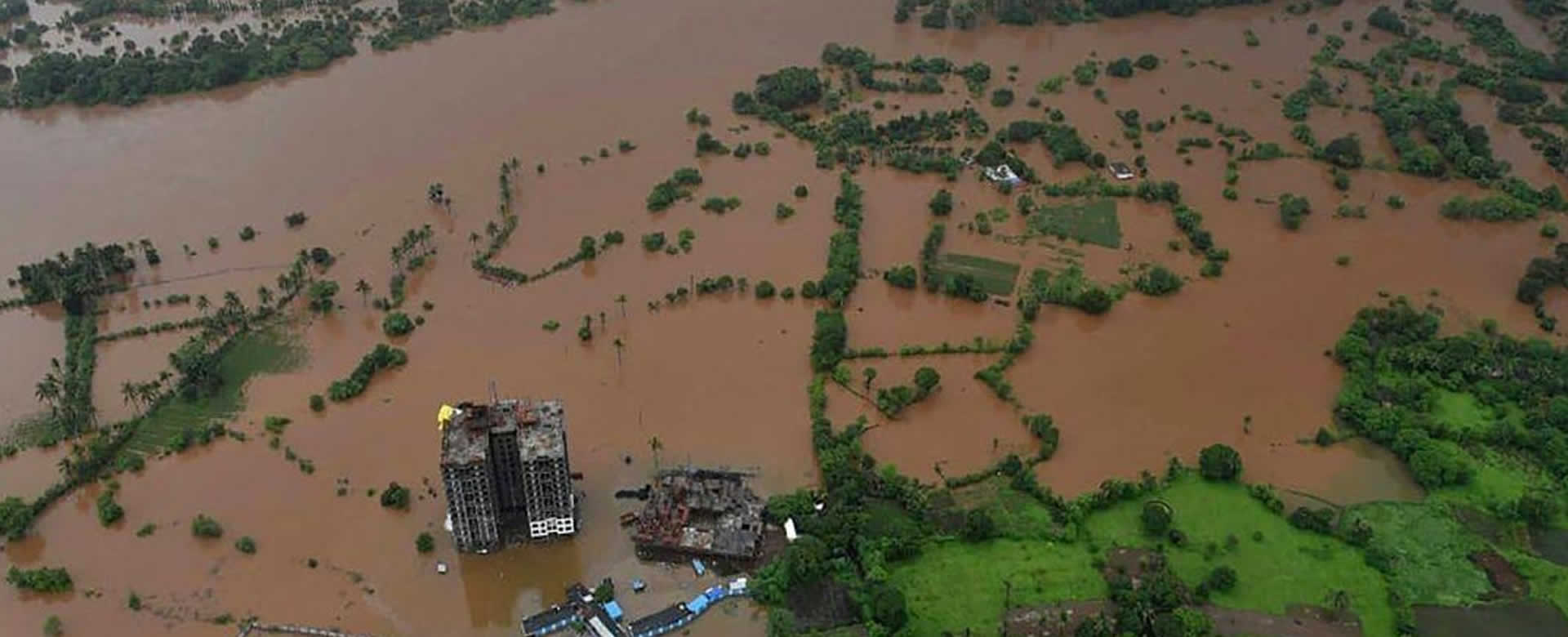 Fuertes lluvias en la India obstaculizan tranvías del tren Mahalaxmi Express
