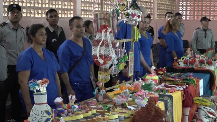 II Feria de artesanías en el Sistema Penitenciario La Modelo