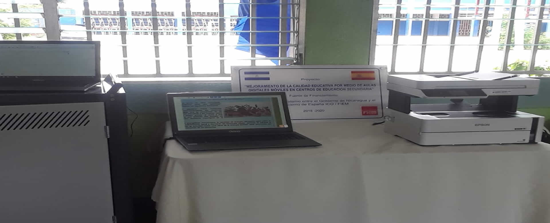 MINED entrega recursos tecnológicos al Colegio San Sebastián de Managua