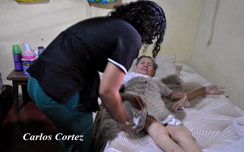 Madres de héroes y mártires reciben atención médica inclusiva