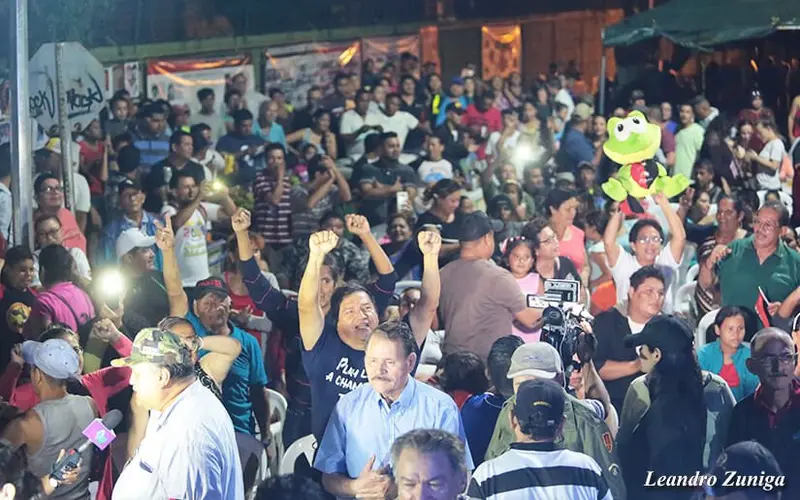 Militancia vive noche revolucionaria previo al Repliegue a Piedra Quemada