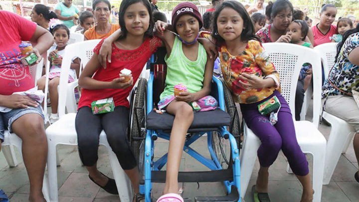 Niños celebran el Triunfo Sandinista en el Parque Unidad de Propósitos