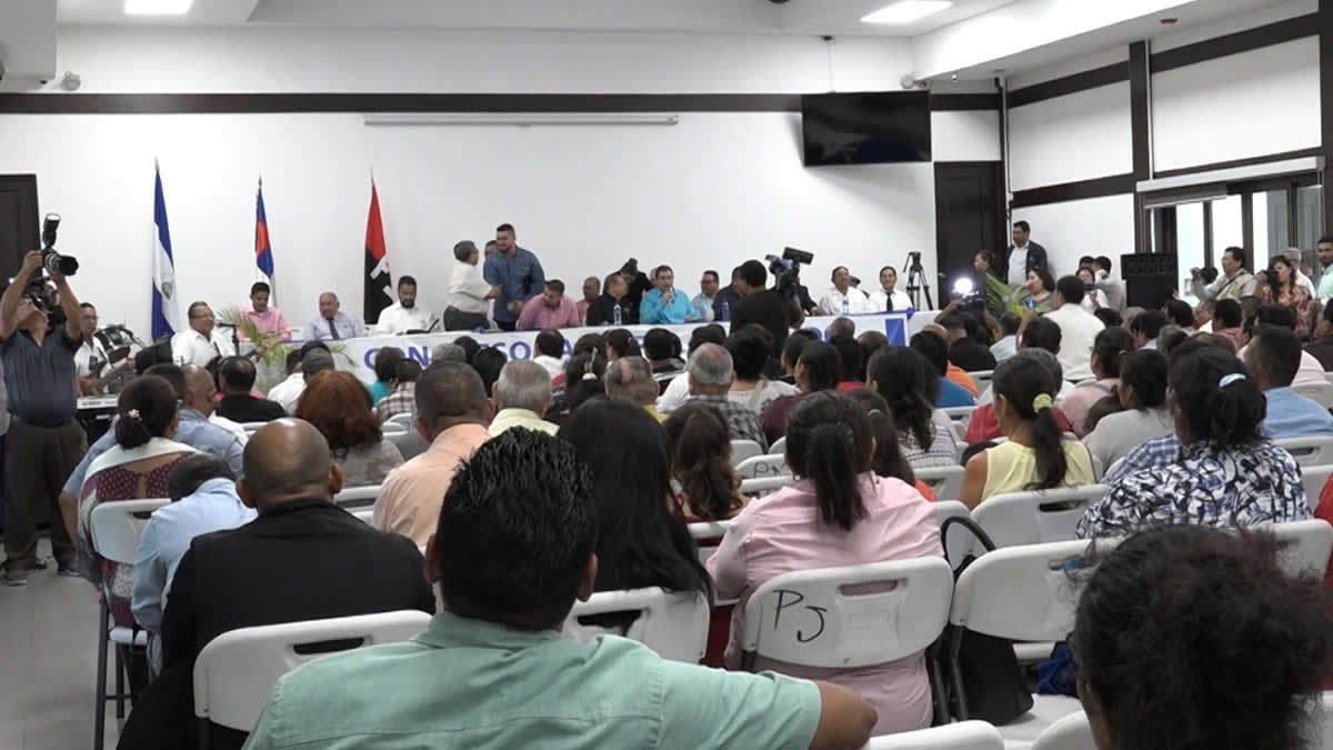 Pastores de Managua se reúnen para orar y agradecer a Dios por el aniversario 40