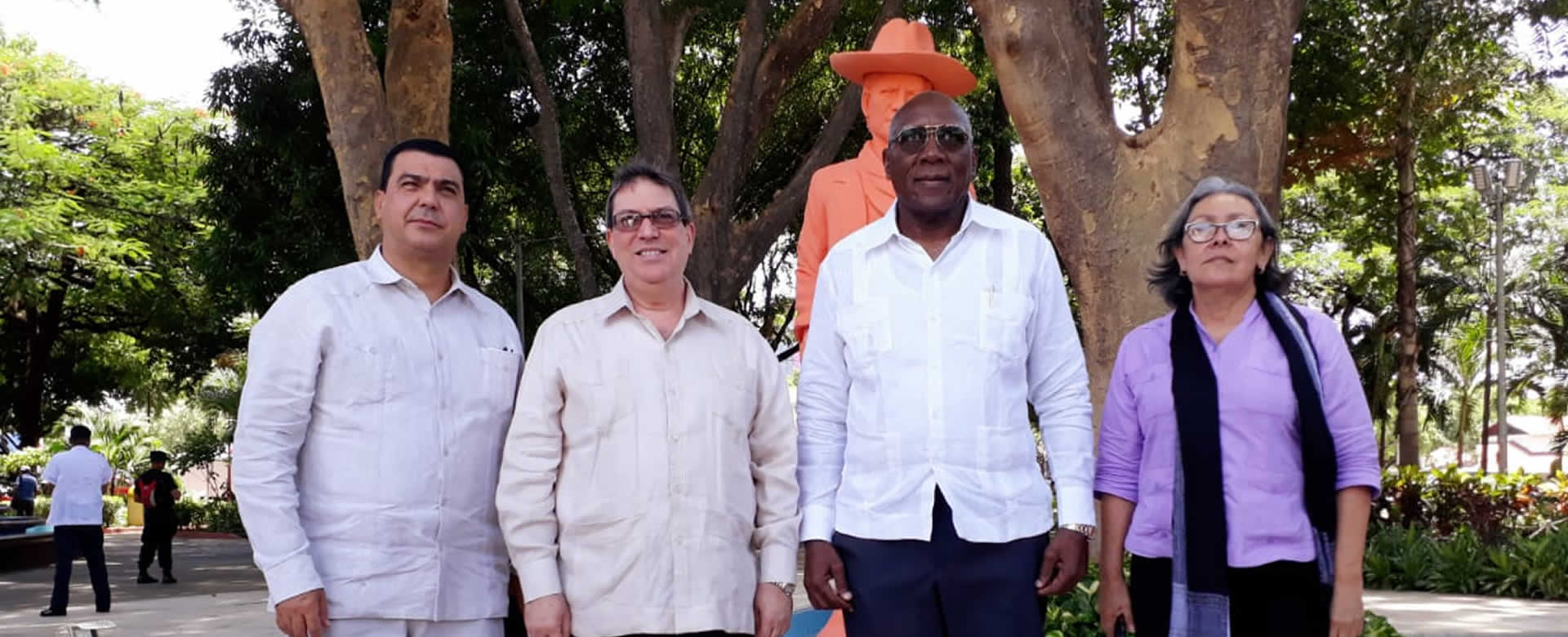 Vicepresidente de Cuba realiza tributo a los héroes de la Revolución