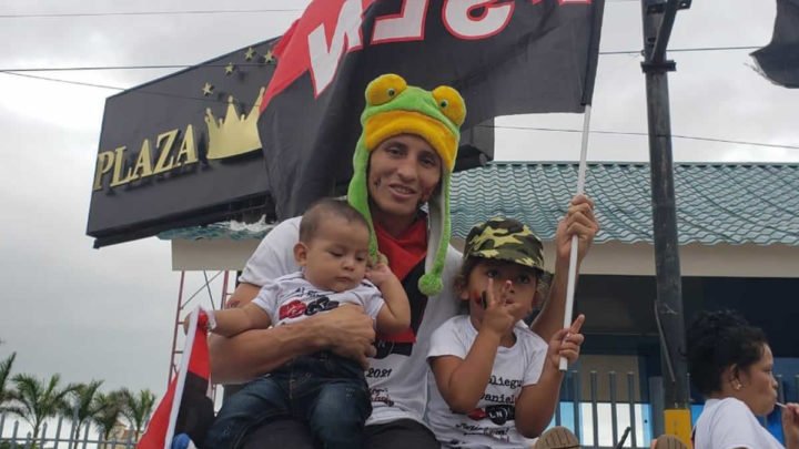 El campeón mundial Felix "El Gemelo" Alvarado presente en el Repliegue